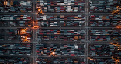 Sin servidor vs. Contenedores: Elegir la tecnología adecuada para tu proyecto de 2025