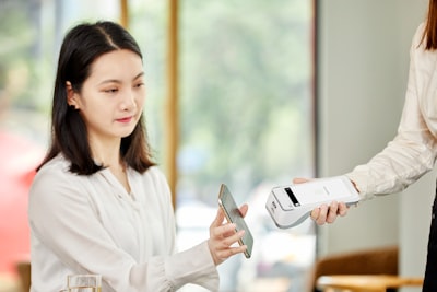 ¿Qué tan fácilmente puede cómo automatizar el servicio al cliente sin contratar adaptarse al flujo de trabajo de mi empresa?