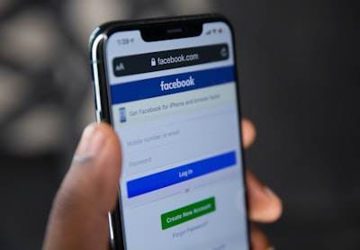 Facebook prueba limitar los enlaces que algunas personas pueden compartir sin pagar