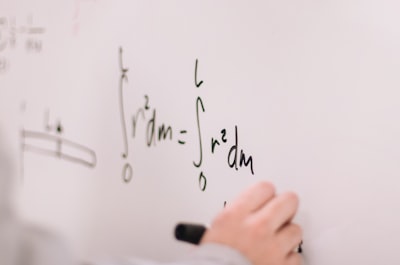 Desvelando la estructura del razonamiento Do-Cálculo mediante gráficos de derivación