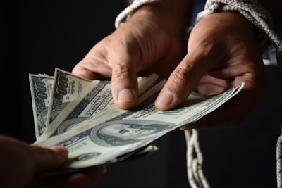 Agencias federales secuestran 15 billones de dólares de un supuesto estafa de trabajo forzado basado en 