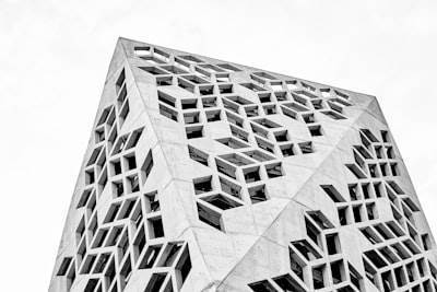 Microservicios vs Arquitectura Monolítica: Un Análisis Práctico para Ingenieros de Backend