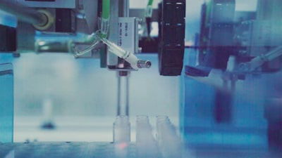 Augmentación del desarrollo de productos de tecnología para PYMES mediante la IA generativa