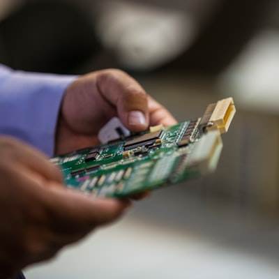 Desde smartphones hasta servidores: Qualcomm presenta chips de centro de datos de inteligencia artificial para conquistar el mercado de inferencia