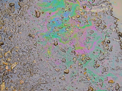 Autónomo Mitigación de la Corrosión Microbiana a través de la Optimización Dinámica de Cascada de Enzimas (AM-DECO)