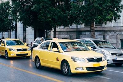 Cómo las aplicaciones inteligentes de taxis están utilizando la inteligencia artificial para mejorar la coincidencia de conductores y precios