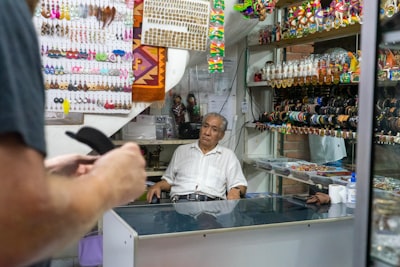 ¿Qué son los microcréditos para pequeñas empresas y cómo funcionan?