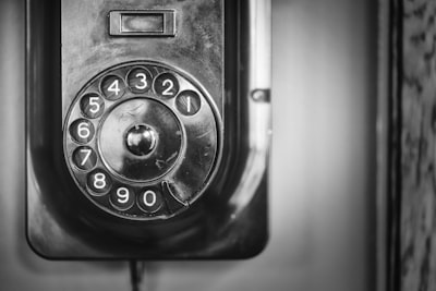 ¿Cuándo deberías elegir un sistema de programación telefónica automática en lugar de métodos manuales?