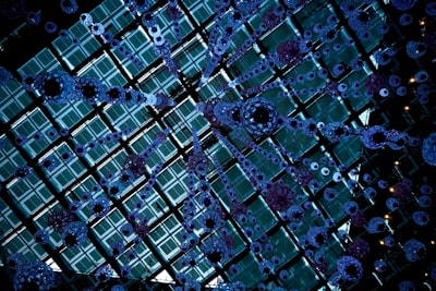 Diagnóstico Automatizado de Fallas en la Fabricación de Semiconductores de Alto Rendimiento a través de la Fusión de Redes Bayesianas