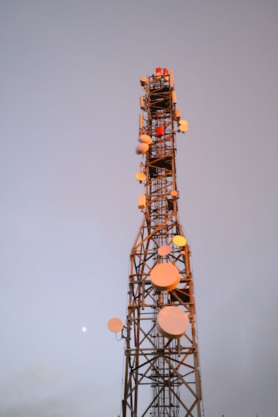 Creando ERPs personalizados con N8N: Guía experta para el sector de las telecomunicaciones