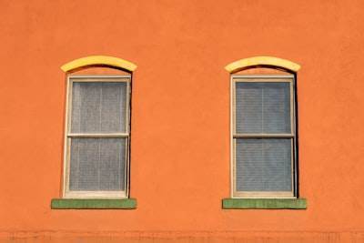 Comparación completa: Contratación de servicios web vs desarrollo interno tradicional