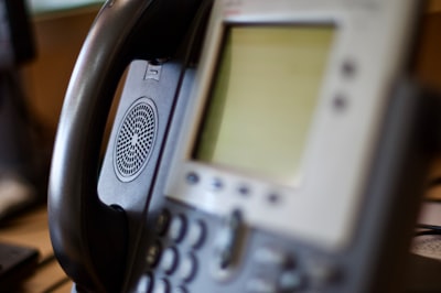 Optimizando la eficiencia: Puntos de vista de expertos sobre el manejo automático de contestadores de teléfono