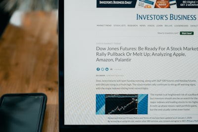 Finanzas del halcón respaldadas por rendimiento en cadena de bloques de acciones tokenizadas