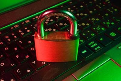 ¿Cómo protege el software para empresas la información confidencial?