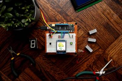 Cómo construí un sistema de inicio de IA autónomo con 37 agentes utilizando el código de Claude