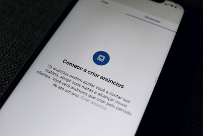  ¿Cómo se puede migrar un sistema CRM heredado a un soporte web personalizado que cumpla con objetivos ambientales?