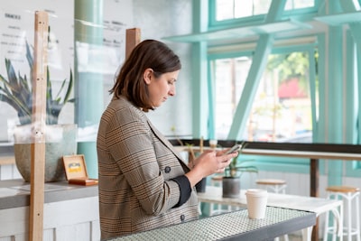 ¿Cómo pueden las soluciones digitales para empresas mejorar la satisfacción del cliente?