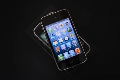 ¿Son compatibles los servicios de aplicaciones móviles personalizadas con dispositivos móviles?