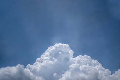 ¿Cómo está relacionada la evaluación de seguridad de la nube para empresas con la automatización y la innovación?