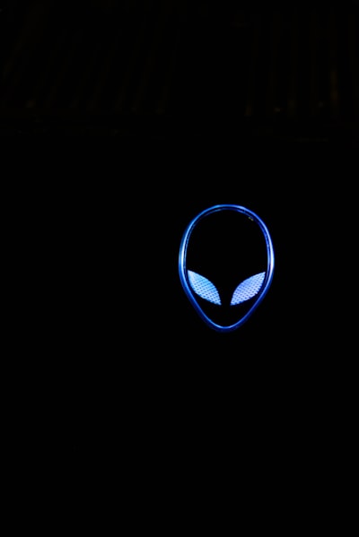 El Alienware 16 Aurora es una bestia de una computadora portátil para juegos, y ahora está por debajo de los $1,000