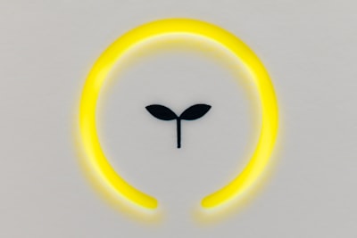 ¿De dónde proviene el símbolo $?