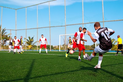 Desbloqueo de equipos imbatibles con entrenamiento adversario para