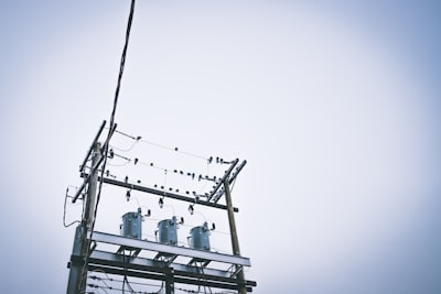 Entrenando Transformers para la Compresibilidad de la Caché KV