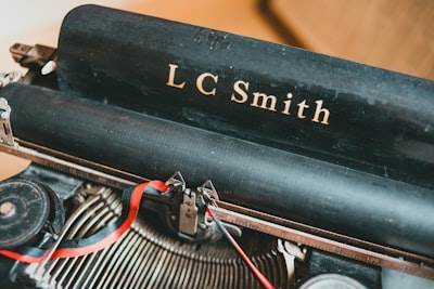 Detén la escritura de fragmentos: El verdadero poder de LLMs es arreglar tu código (Refactorización y Parcheo)