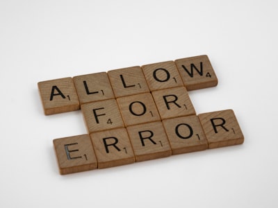 Errores comunes a evitar con soluciones de software de gestión personalizado para ahorrar dinero