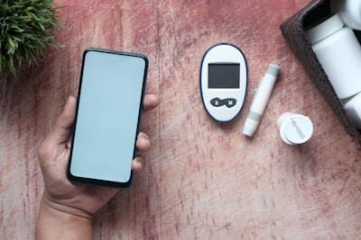 Dispositivos inteligentes para llevar puestos en 2025: Gadgets de salud inteligentes que te conocen mejor que nunca