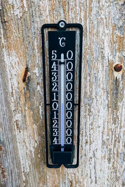 Temperatura, Tokens y Ventanas de Contexto: Los Tres Pilares del Control de LLM