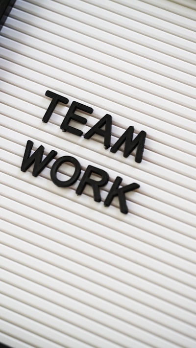 ¿Qué es un equipo de trabajadores humanos y agentes?
