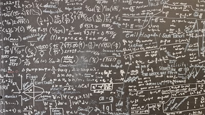 Algoritmos Exponenciales Exactos Aumentados con Aprendizaje