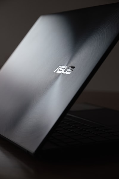 Revisión del Asus Zenbook Duo: ¡Una computadora portátil de productividad (casi) perfecta!