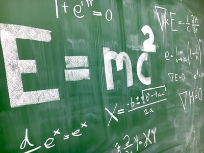  Ley de conservación en propagación de equilibrio y aprendizaje acoplado