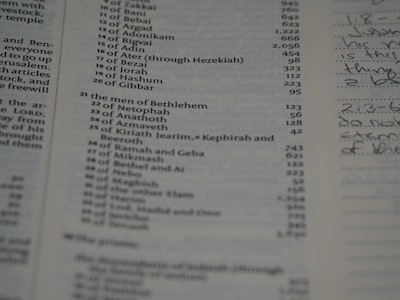 ¿Cómo puedo estimar el costo total del agente de IA frente al servicio al cliente tradicional?