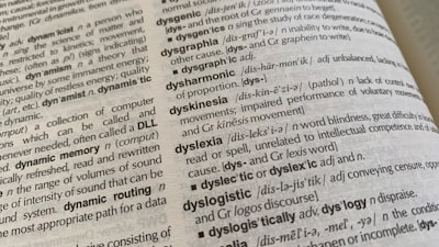 Transiciones de fase en la divergencia del significado afectivo: La deriva oculta antes de la ruptura
