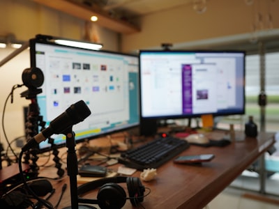 ¿Por qué elegir aplicaciones personalizadas en lugar de software estándar para empresas de medios en Madrid?