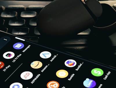 Costo de desarrollo de aplicaciones móviles de comercio electrónico: Guía de precios completa 2025