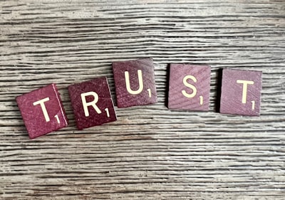 Construyendo confianza en la IA: transparencia, ética y vigilancia humana