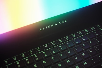 Esta laptop Alienware es una potencia para juegos, y tiene $650 de descuento ahora mismo.