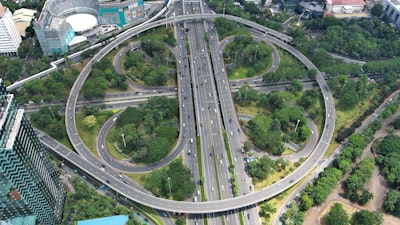 ¿Qué tan flexible es la gestión de infraestructura en la nube para las empresas en términos de diseño y funcionalidad?