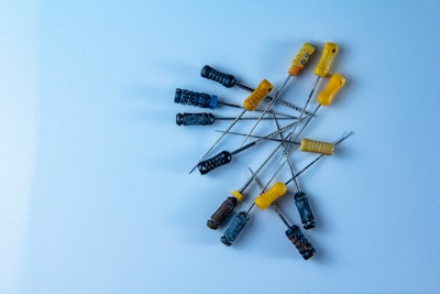 Cuando los agentes fallan al actuar: Un marco diagnóstico para la fiabilidad de la invocación de herramientas en sistemas LLM multiagentes