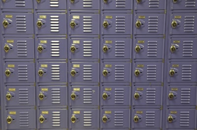 Cómo el phishing de IA está poniendo en riesgo a los distritos escolares