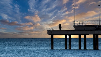 Por qué el desarrollo de software híbrido + offshore gana en 2025