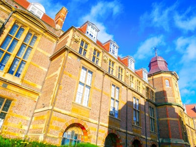 Universidad de Staffordshire lanza periódico académico para aprendices a base de trabajo