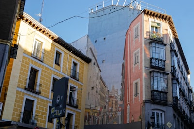 Comparación: Desarrollo de aplicaciones en Madrid vs Soluciones de telecomunicaciones