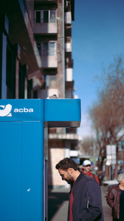 Validación de expertos: Por qué los servicios B2B españoles eligen bots empresariales con inteligencia artificial en 2024