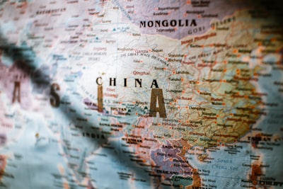 ASIA EN BREVE: La política de IA agéntica de China quiere mantener a los humanos en el bucle