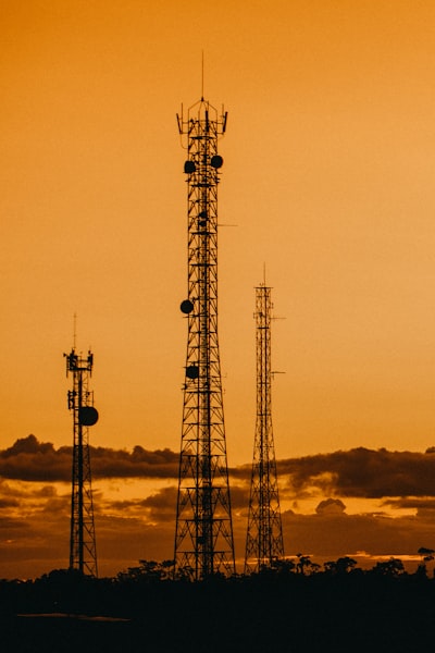Maximizando ROI: Guía de las Compañías de Telecomunicaciones para Implementar el Desarrollo de ERP